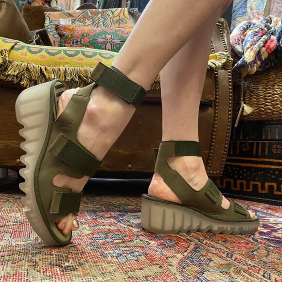 NEW FLY LONDON Made In Portugal Leather Bech Comfort Wedge Sandals khaki 864tn - Picture 1 of 10